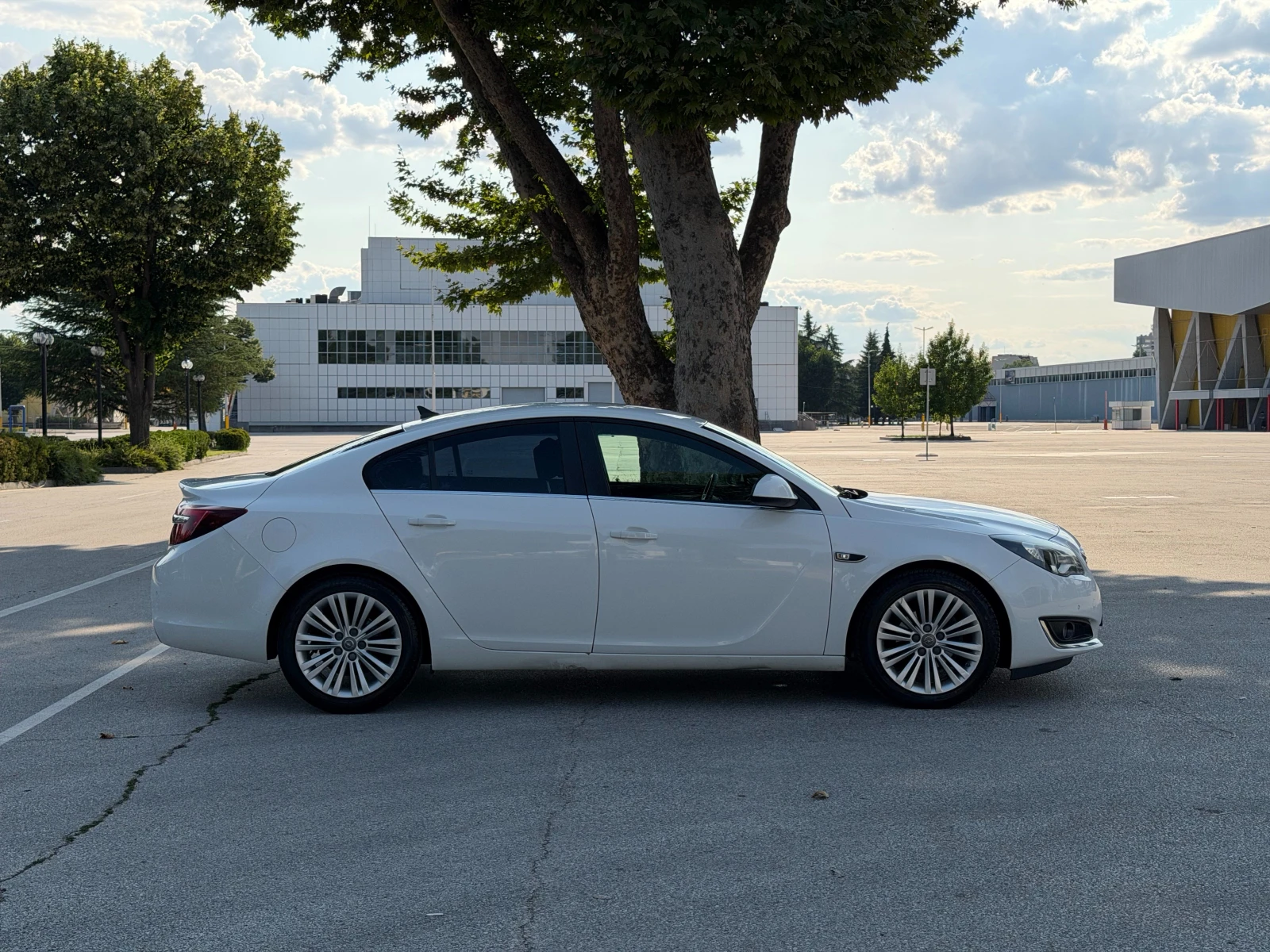 Opel Insignia 1.6 CDTI, Ръчна, снимка 8 - Автомобили и джипове - 55181287
