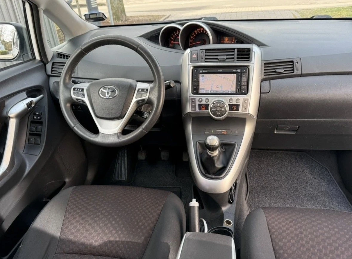 Toyota Verso 1, 8 VVT-i* 7 МЕСТЕН* ПАНОРАМА* EURO 5, снимка 13 - Автомобили и джипове - 54713472