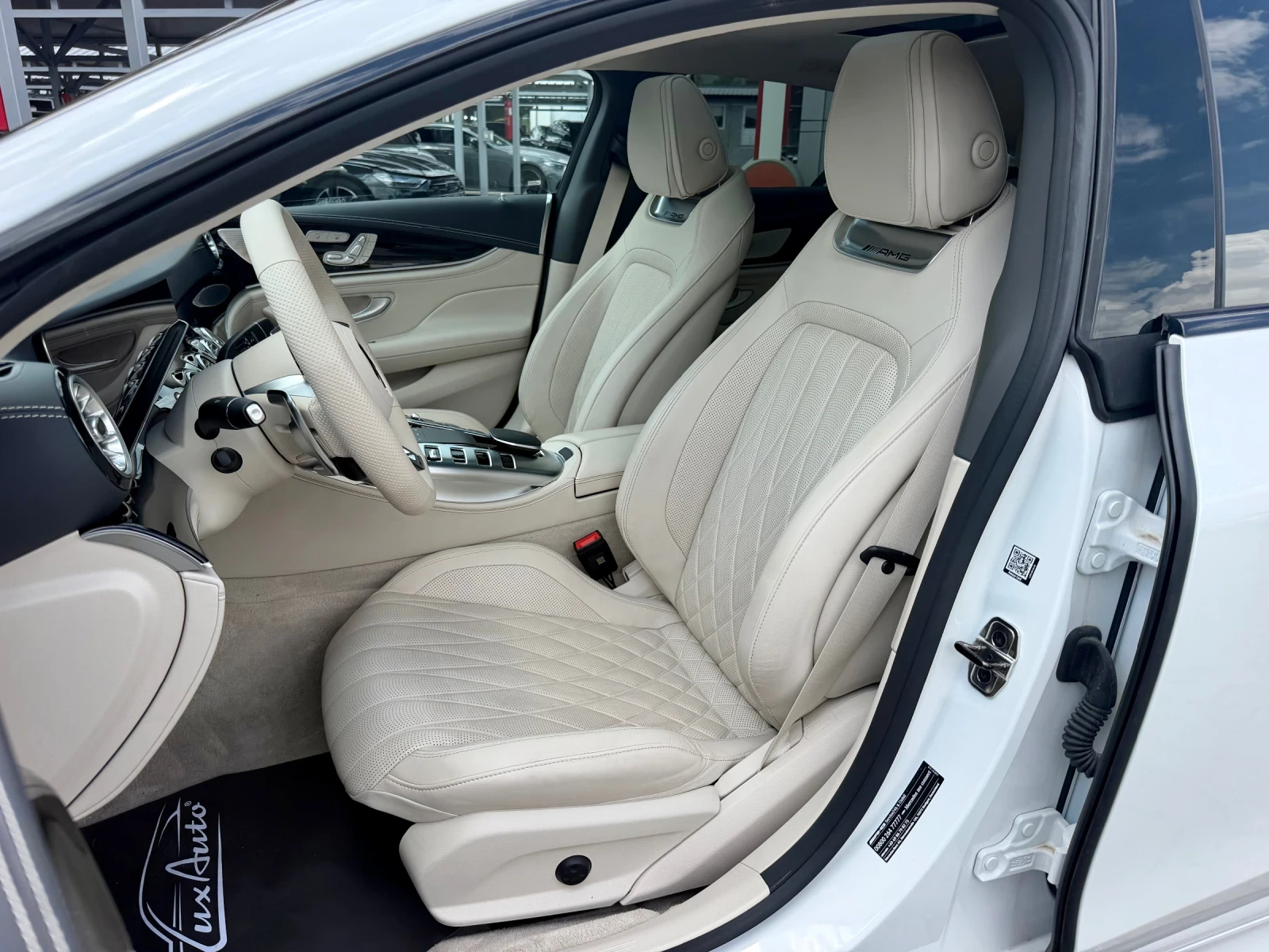 Mercedes-Benz AMG GT 63S#DESIGNO#CERAMIC#PANORAMA#6700KM#2Г. ГАРАНЦИЯ, снимка 11 - Автомобили и джипове - 54828089