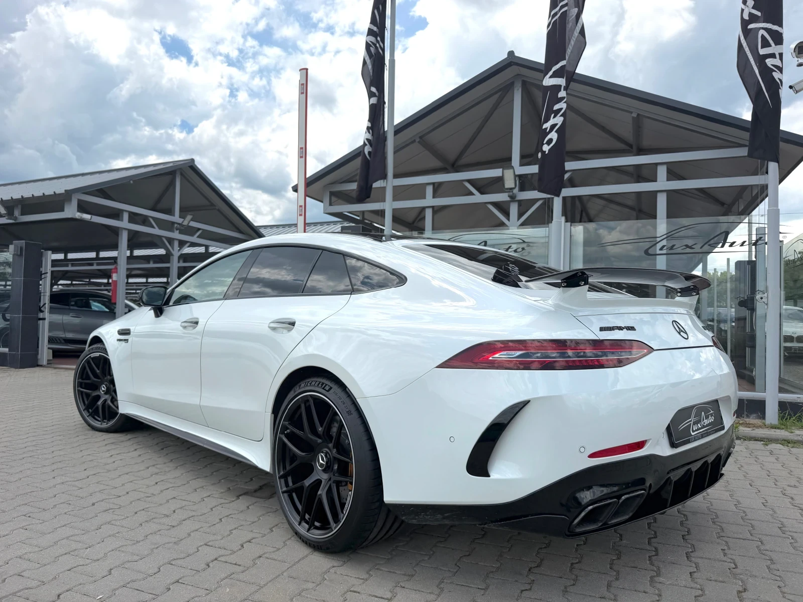 Mercedes-Benz AMG GT 63S#DESIGNO#CERAMIC#PANORAMA#6700KM#2Г. ГАРАНЦИЯ, снимка 4 - Автомобили и джипове - 54828089