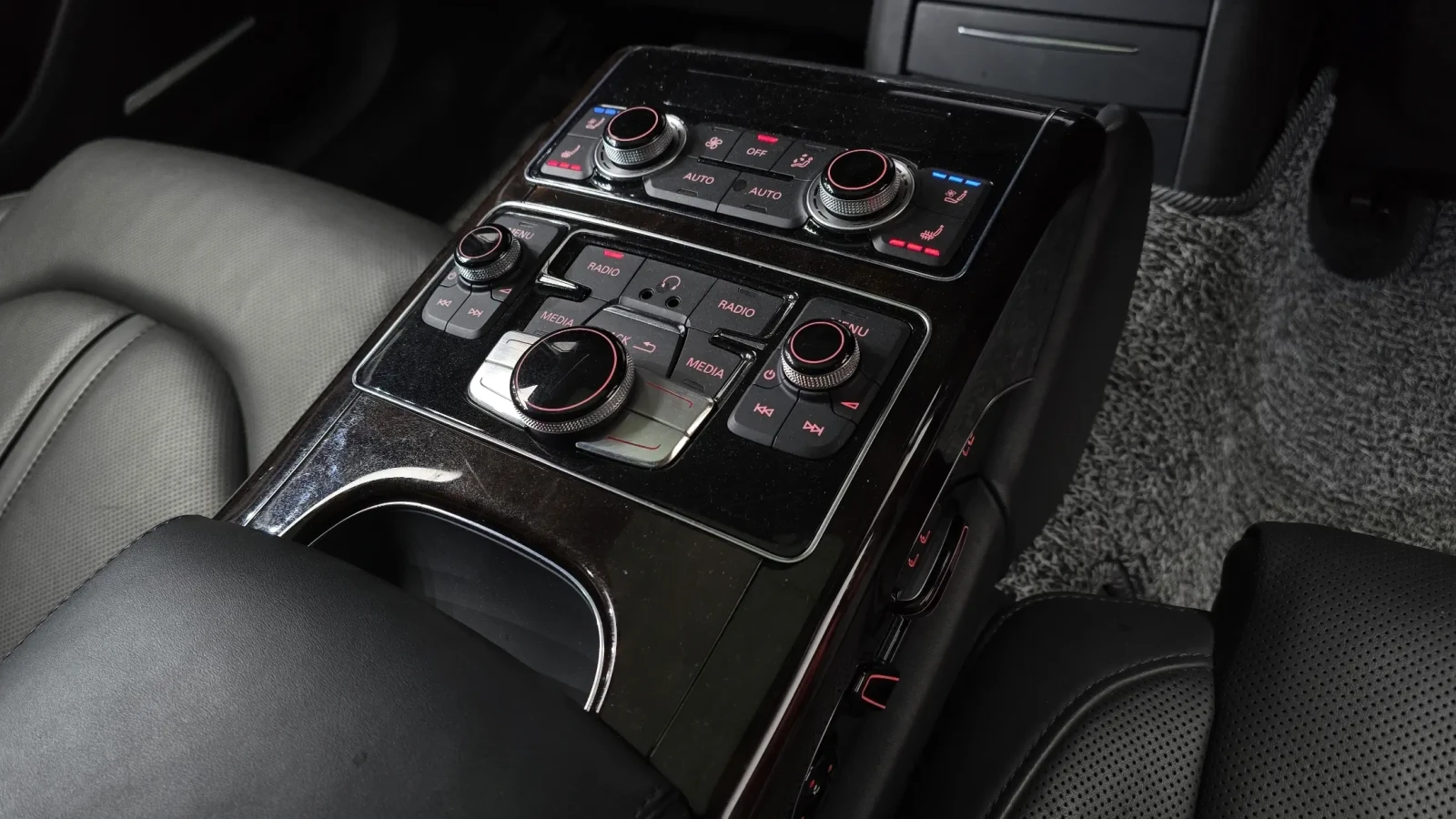 Audi A8 !!FIRST CLASS!!4.0TFSI !!ВСИЧКИ ЕСКТРИ!! #ЕКРАНИ#, снимка 15 - Автомобили и джипове - 54893134
