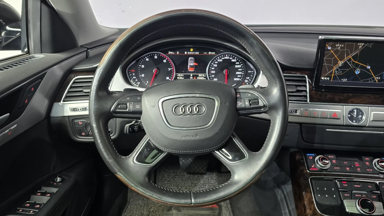 Audi A8 !!FIRST CLASS!!4.0TFSI !!ВСИЧКИ ЕСКТРИ!! #ЕКРАНИ#, снимка 12 - Автомобили и джипове - 54893134