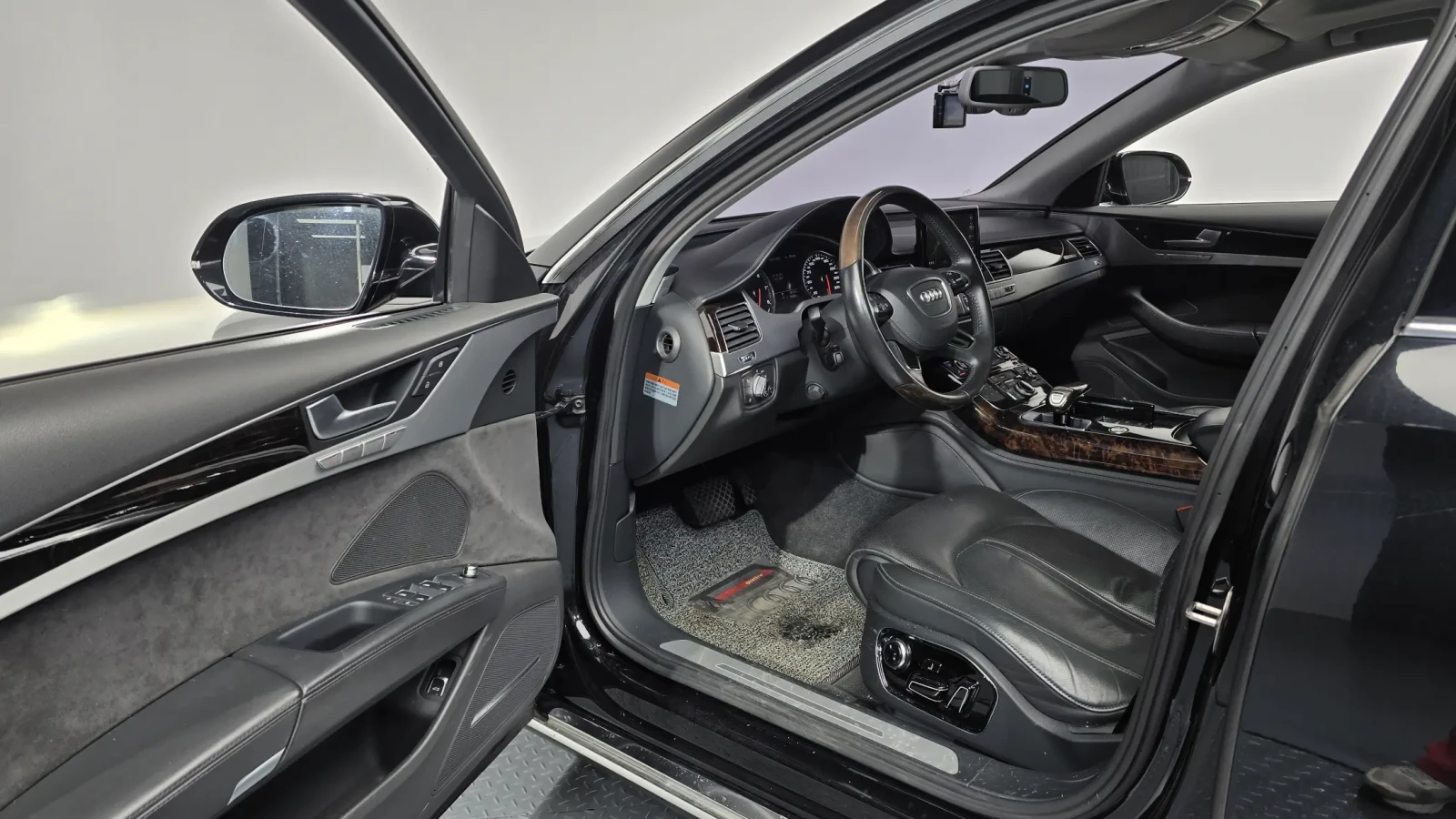 Audi A8 !!FIRST CLASS!!4.0TFSI !!ВСИЧКИ ЕСКТРИ!! #ЕКРАНИ#, снимка 10 - Автомобили и джипове - 54893134