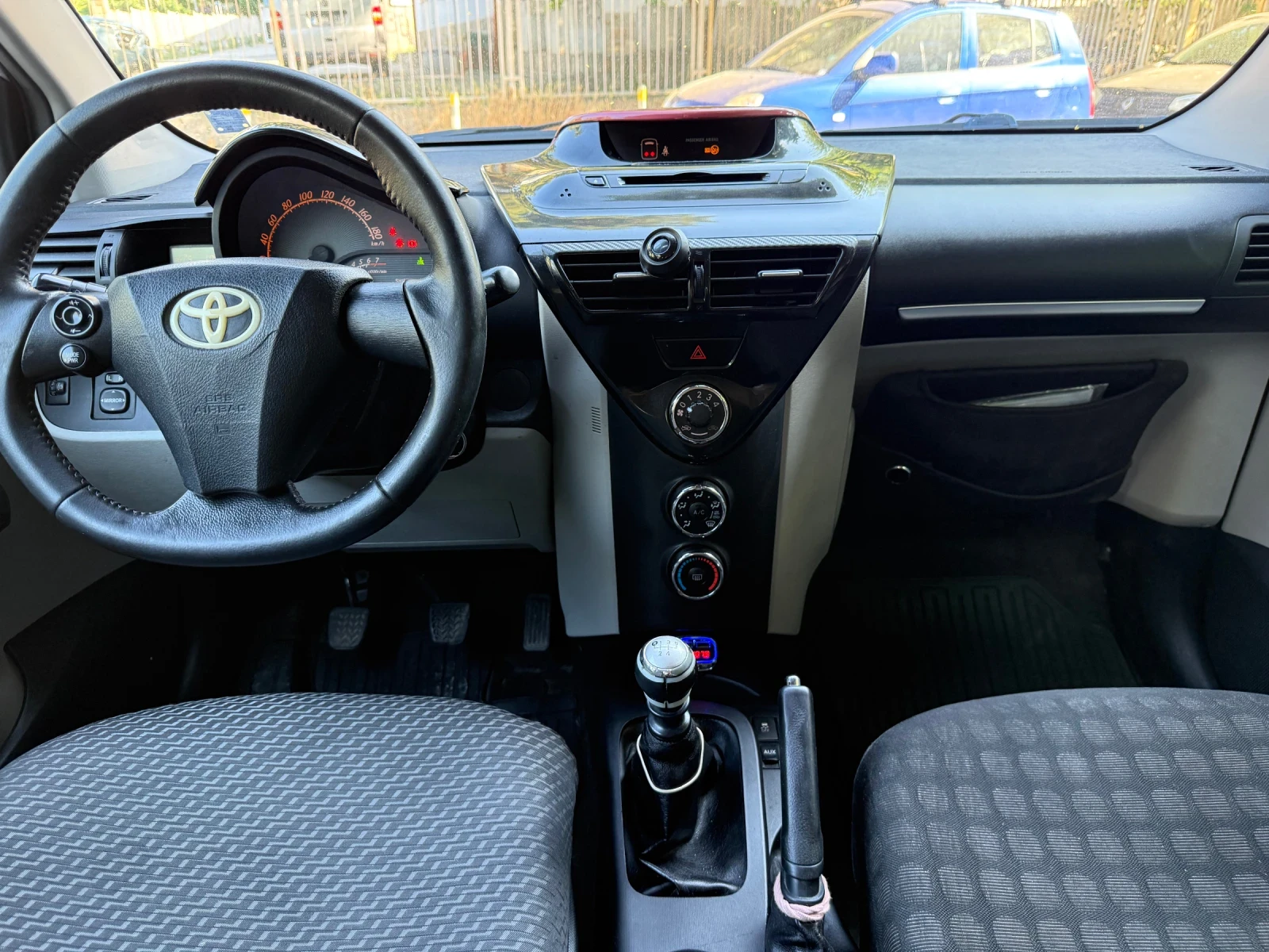 Toyota IQ 4 местна, снимка 12 - Автомобили и джипове - 55098242