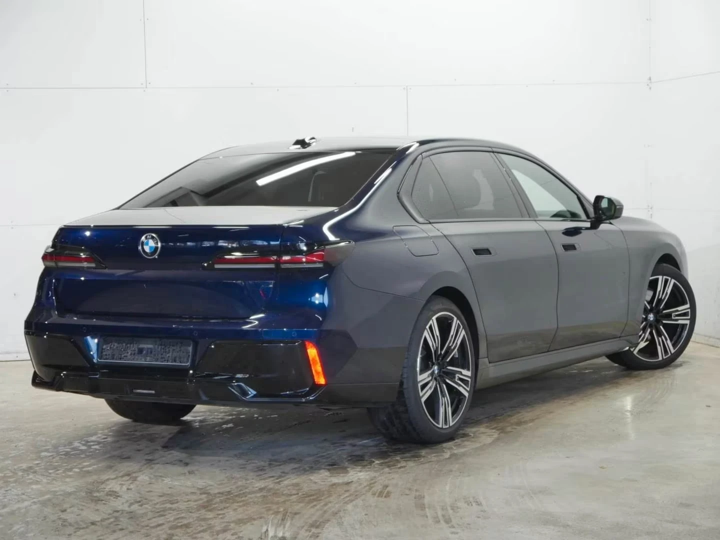 BMW 740 d* xDrive* M-Sport* TV* 360* Pano, снимка 4 - Автомобили и джипове - 55239556
