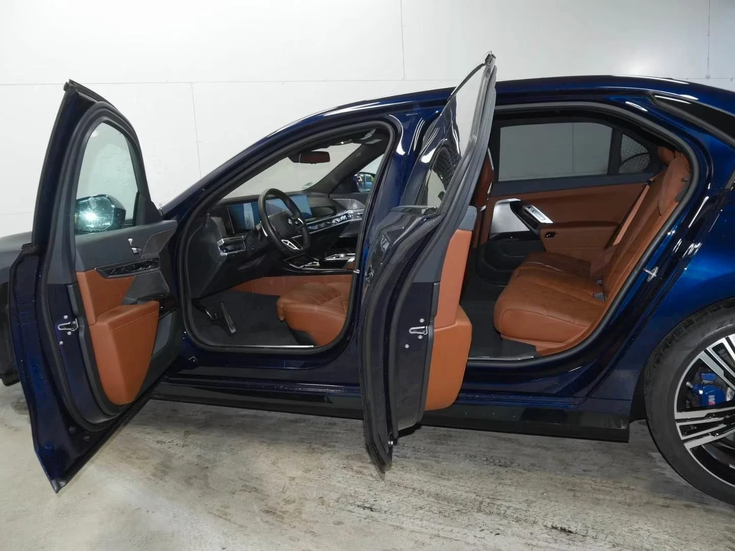 BMW 740 d* xDrive* M-Sport* TV* 360* Pano, снимка 10 - Автомобили и джипове - 55239556