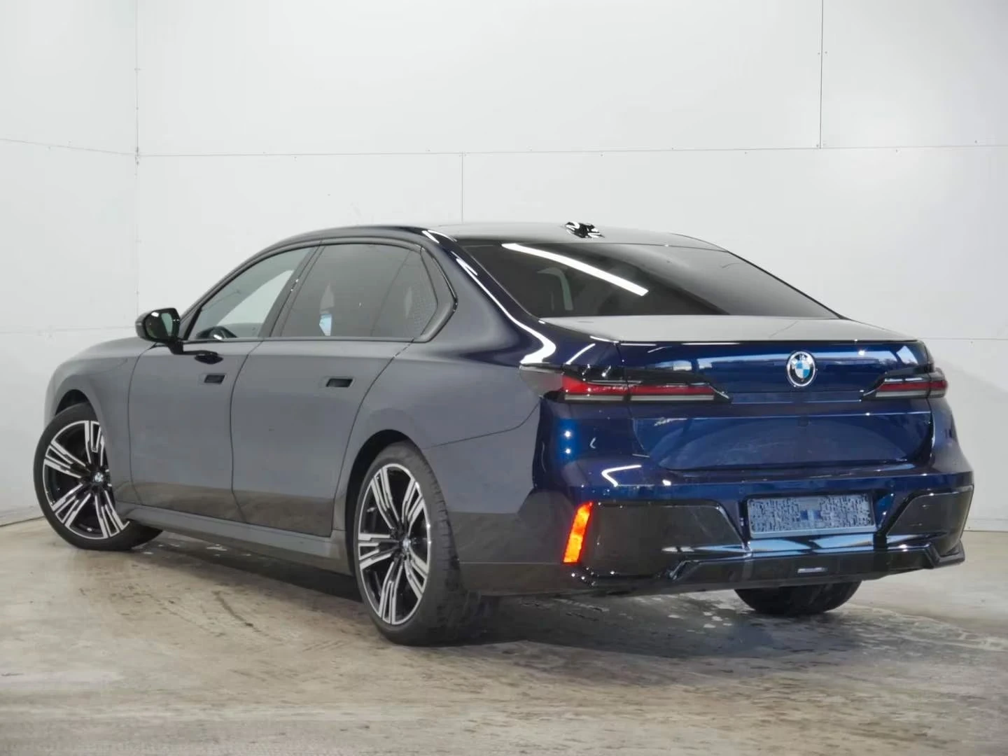 BMW 740 d* xDrive* M-Sport* TV* 360* Pano, снимка 3 - Автомобили и джипове - 55239556