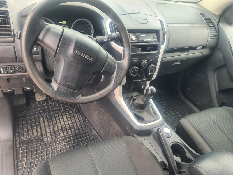 Isuzu D-max, снимка 9 - Автомобили и джипове - 44477872