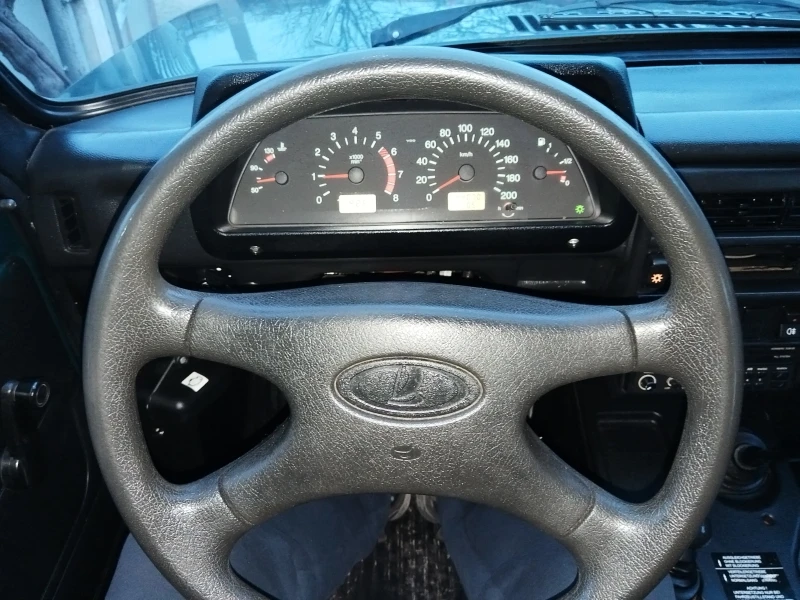 Lada Niva 1.7i, снимка 11 - Автомобили и джипове - 48417799