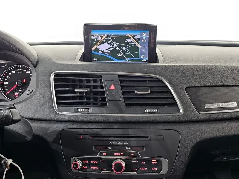 Audi Q3 2.0 TDI Quattro, снимка 13 - Автомобили и джипове - 55128640