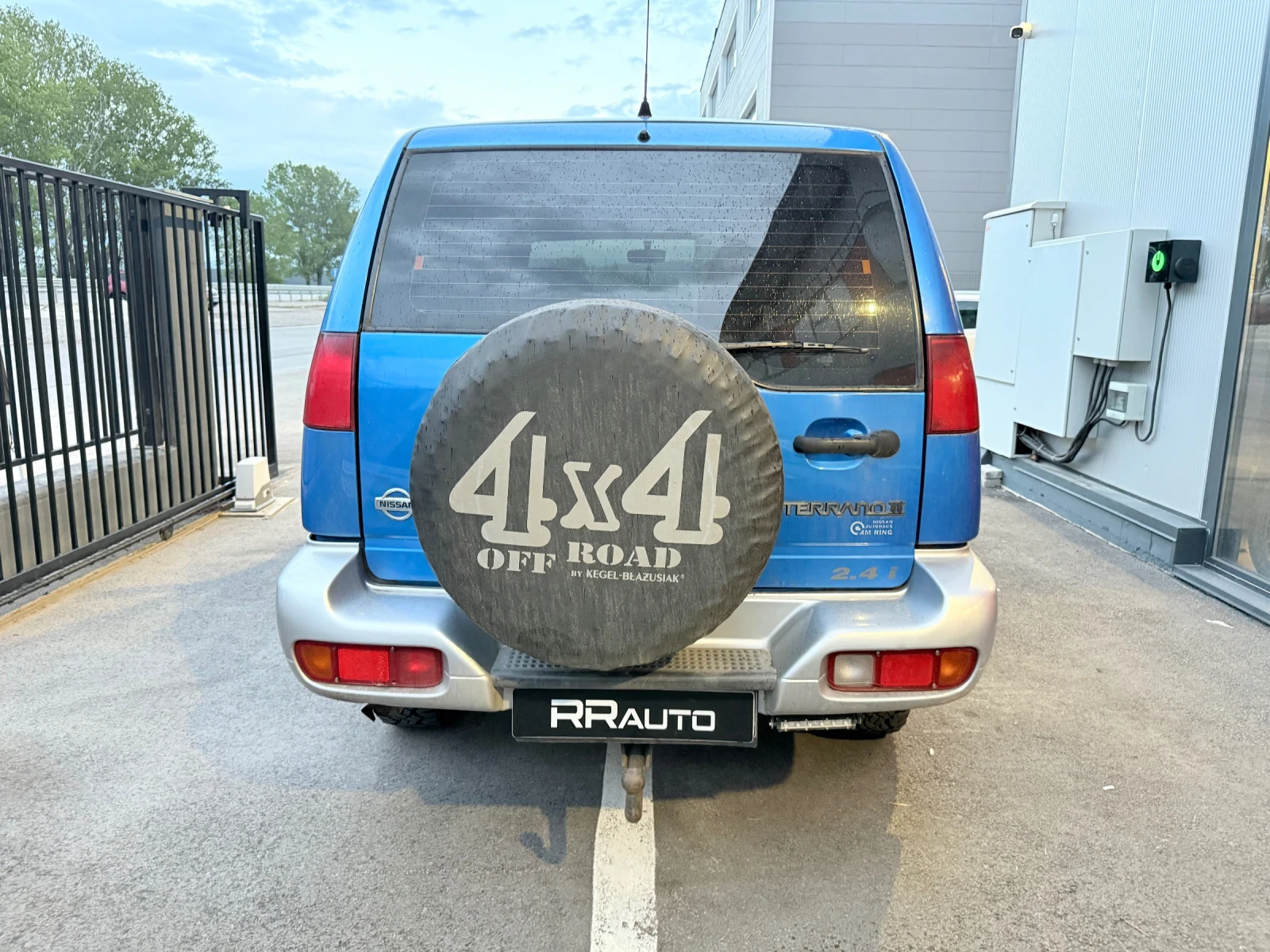 Nissan Terrano 2.4  - изображение 4