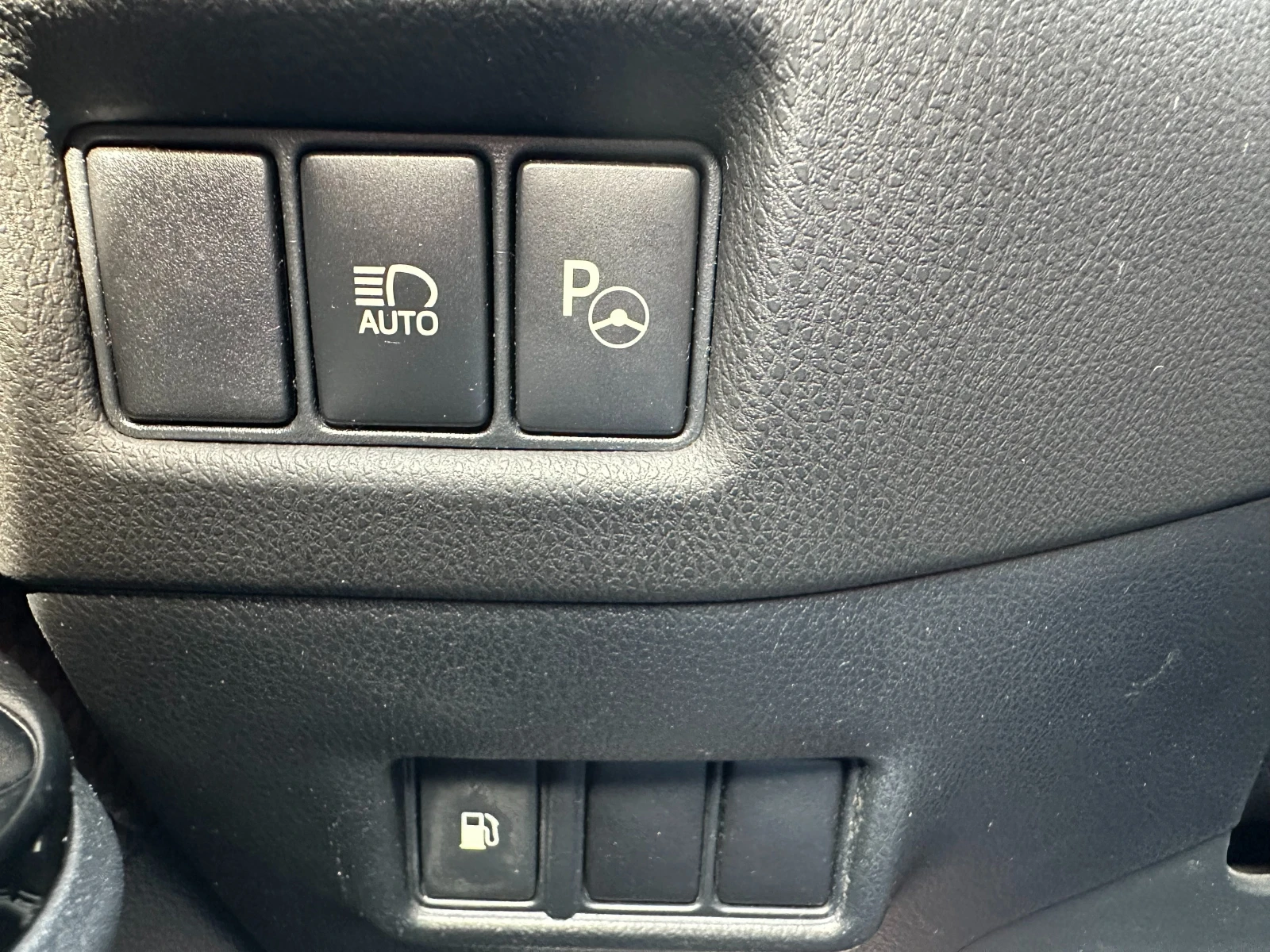 Toyota C-HR  6 // | Mobile.bg   14