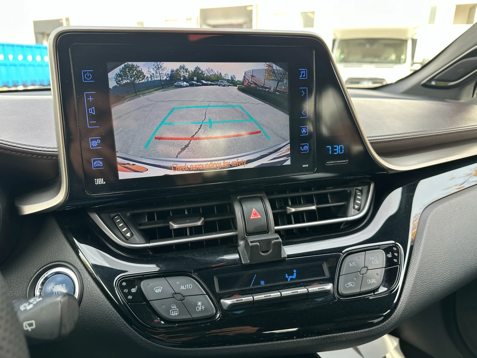 Toyota C-HR  6 // | Mobile.bg   12