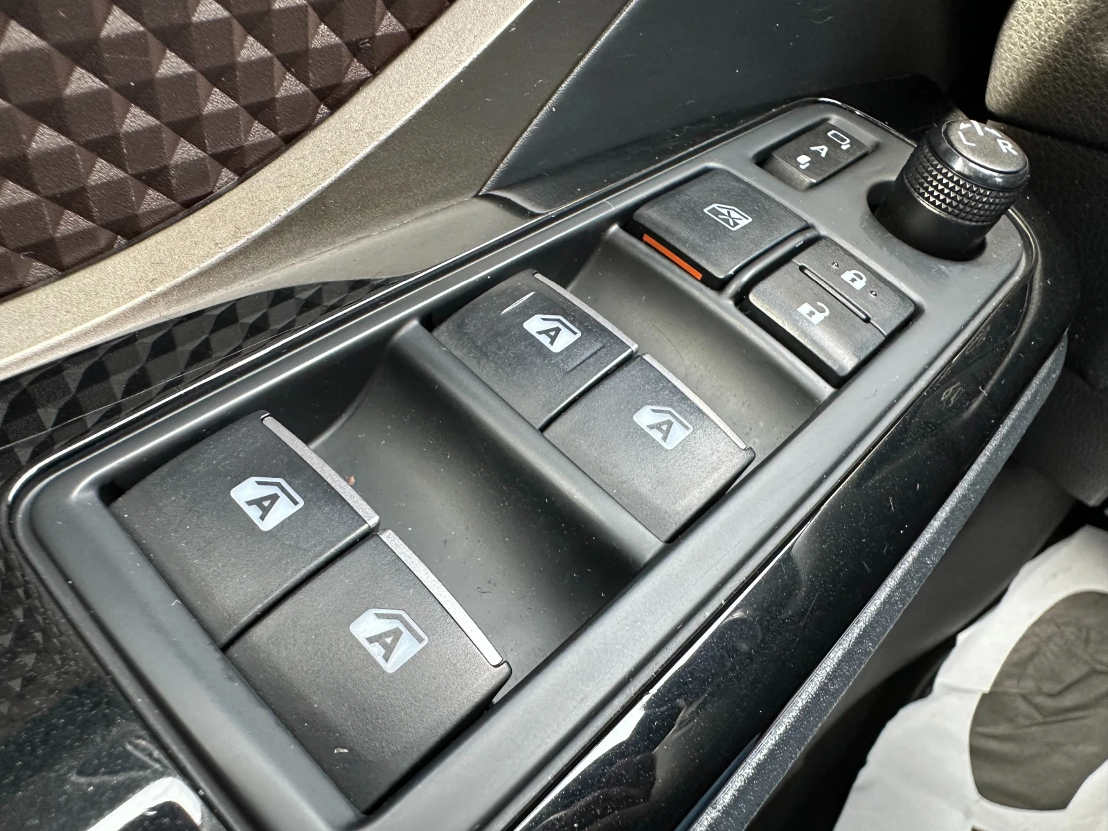 Toyota C-HR  6 // | Mobile.bg   15