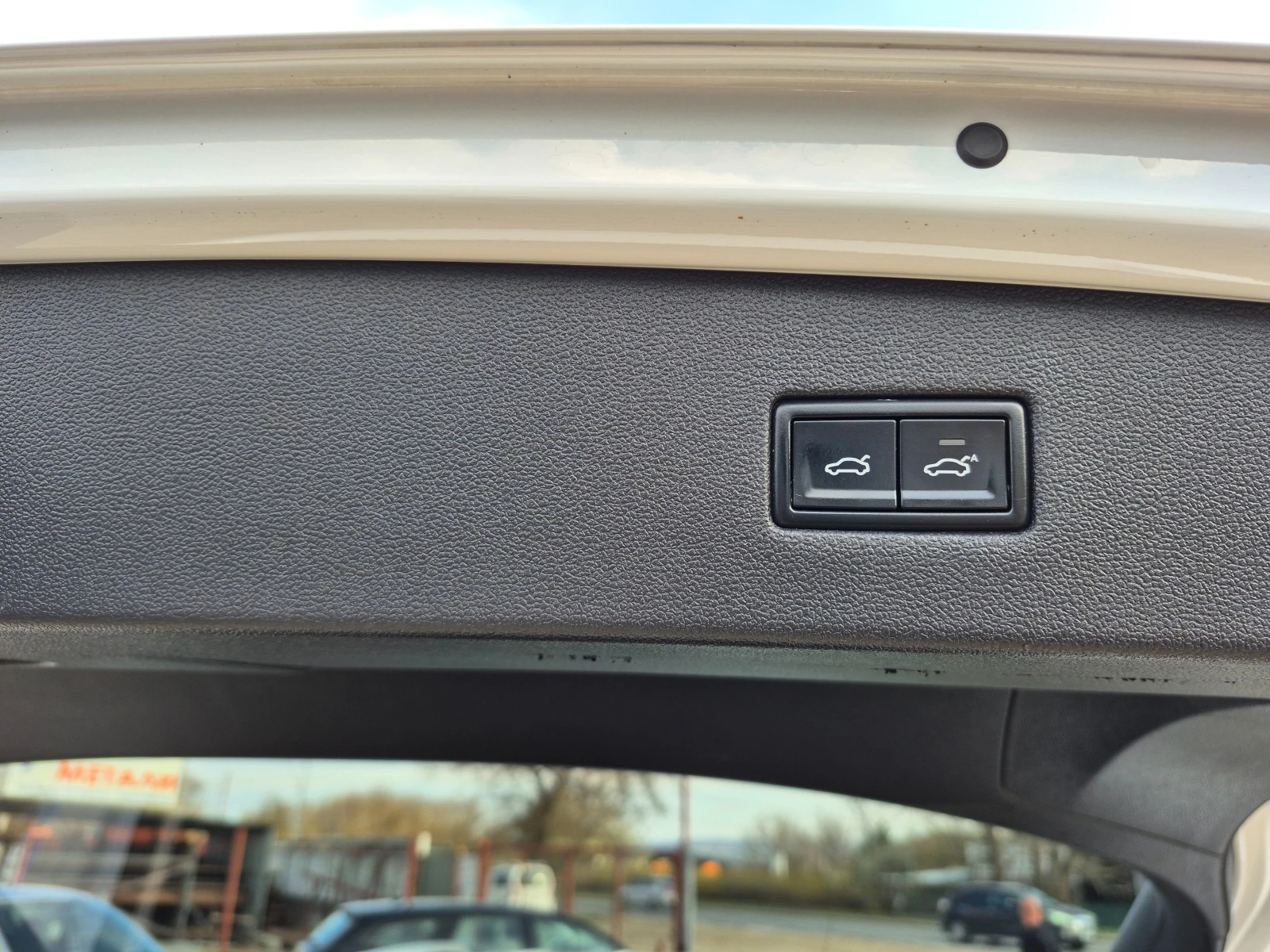 VW Tiguan Allspace 2.0TDI 4x4, Virtual, Distronic, Keyless Go, Naviga, снимка 16 - Автомобили и джипове - 54051043