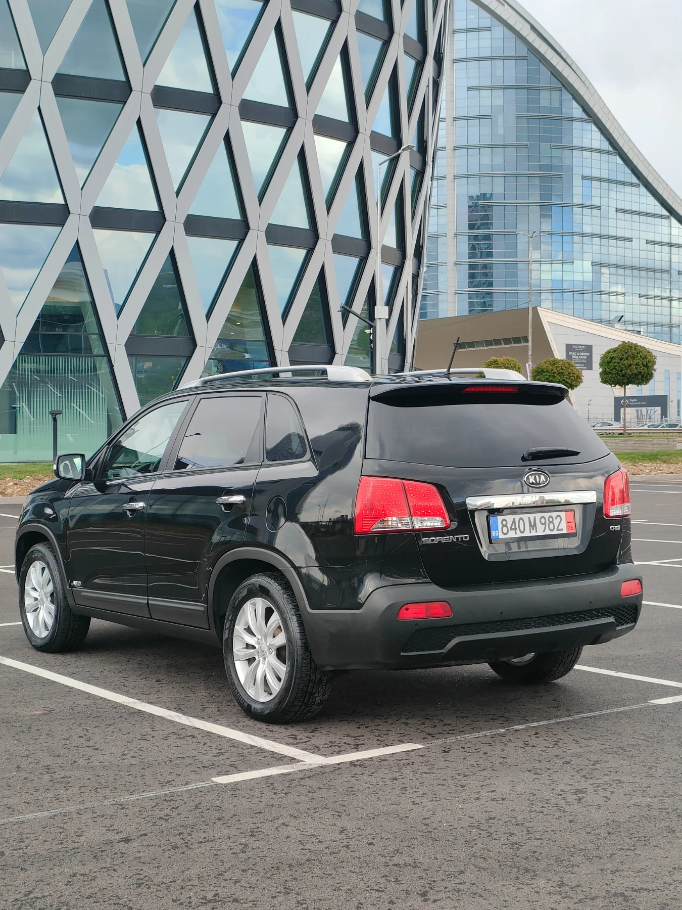 Kia Sorento 2.2 CRDi 4x4 Обслужен , снимка 8 - Автомобили и джипове - 54391166