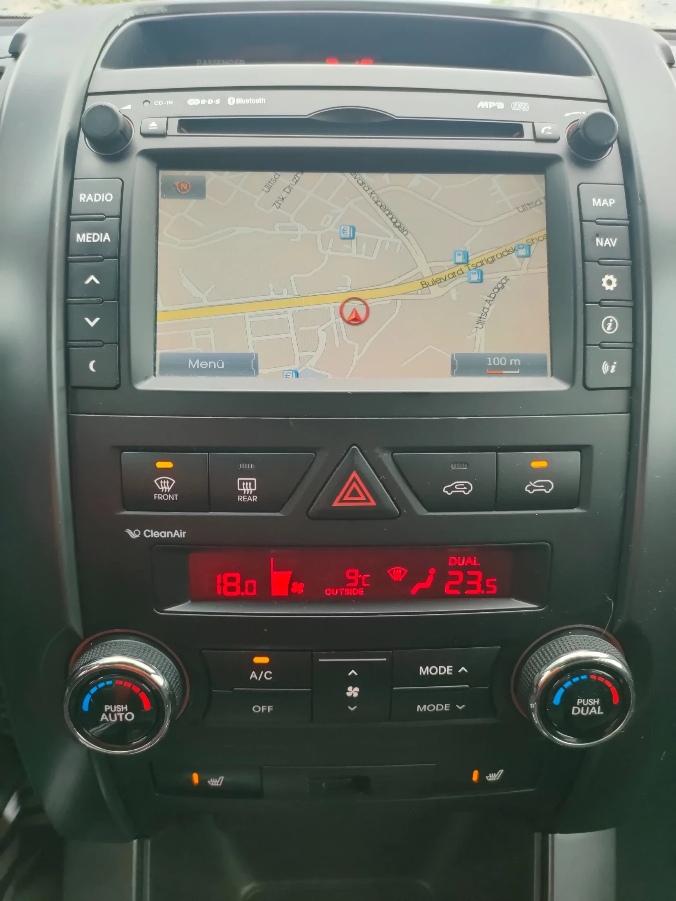 Kia Sorento 2.2 CRDi 4x4 Обслужен , снимка 14 - Автомобили и джипове - 54391166