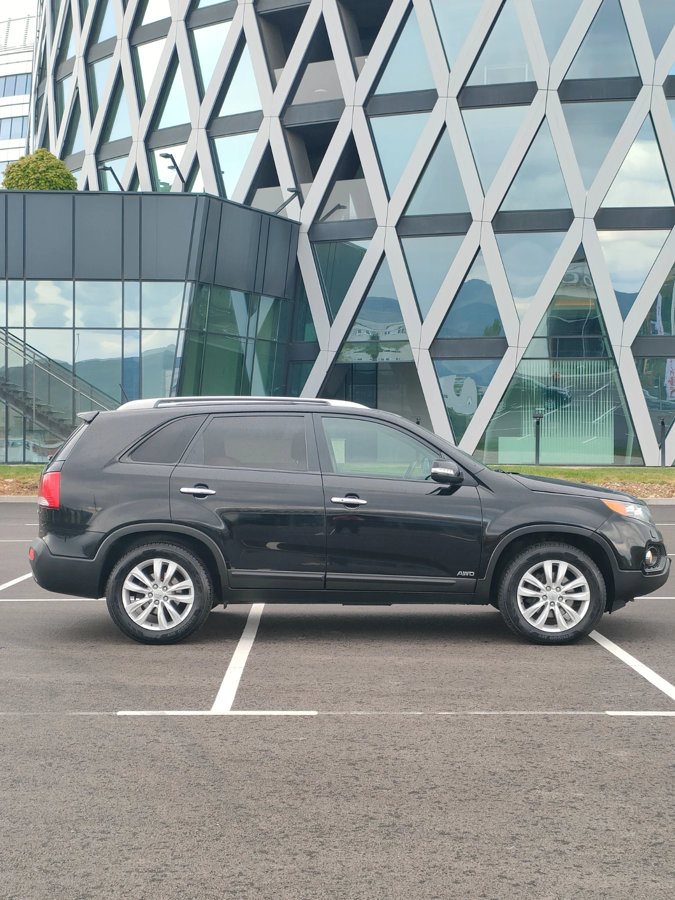 Kia Sorento 2.2 CRDi 4x4 Обслужен , снимка 9 - Автомобили и джипове - 54391166