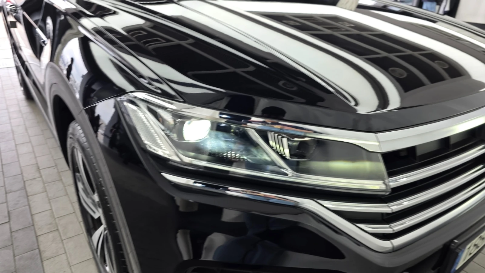 VW Touareg PREMIUM* 3.0* TDI* 360* КАМЕРИ* ПОДГРЕВ* , снимка 16 - Автомобили и джипове - 54785360