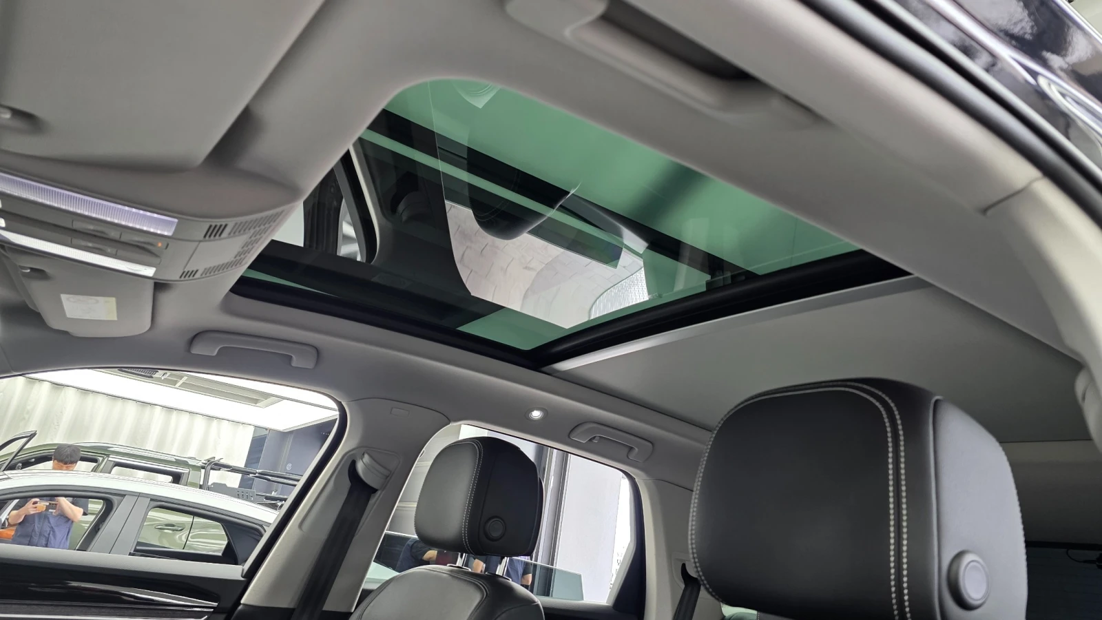 VW Touareg PREMIUM* 3.0* TDI* 360* КАМЕРИ* ПОДГРЕВ* , снимка 14 - Автомобили и джипове - 54785360