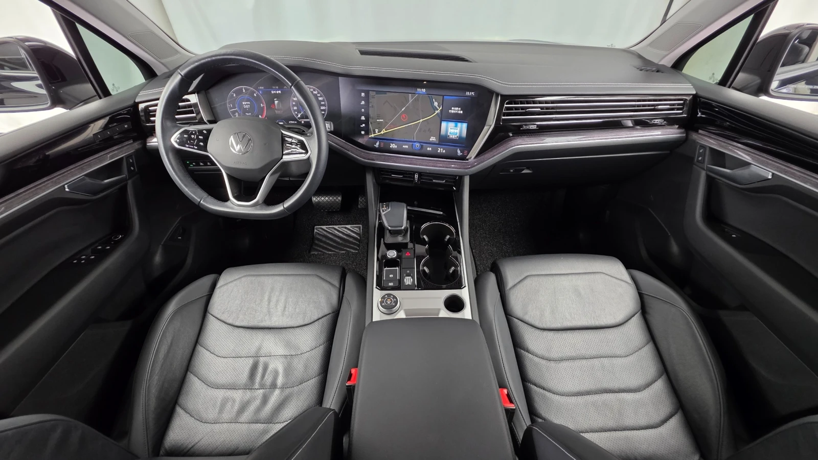 VW Touareg PREMIUM* 3.0* TDI* 360* КАМЕРИ* ПОДГРЕВ* , снимка 5 - Автомобили и джипове - 54785360