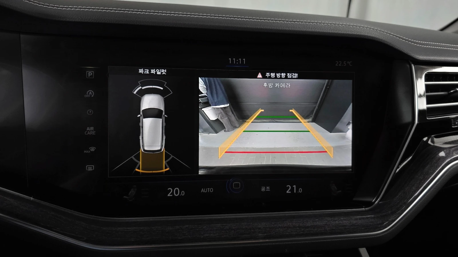 VW Touareg PREMIUM* 3.0* TDI* 360* КАМЕРИ* ПОДГРЕВ* , снимка 12 - Автомобили и джипове - 54785360