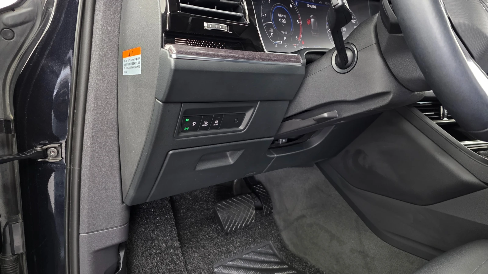 VW Touareg PREMIUM* 3.0* TDI* 360* КАМЕРИ* ПОДГРЕВ* , снимка 13 - Автомобили и джипове - 54785360