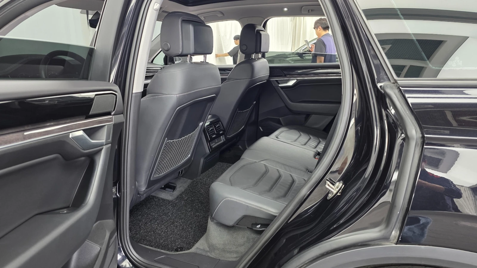 VW Touareg PREMIUM* 3.0* TDI* 360* КАМЕРИ* ПОДГРЕВ* , снимка 9 - Автомобили и джипове - 54785360
