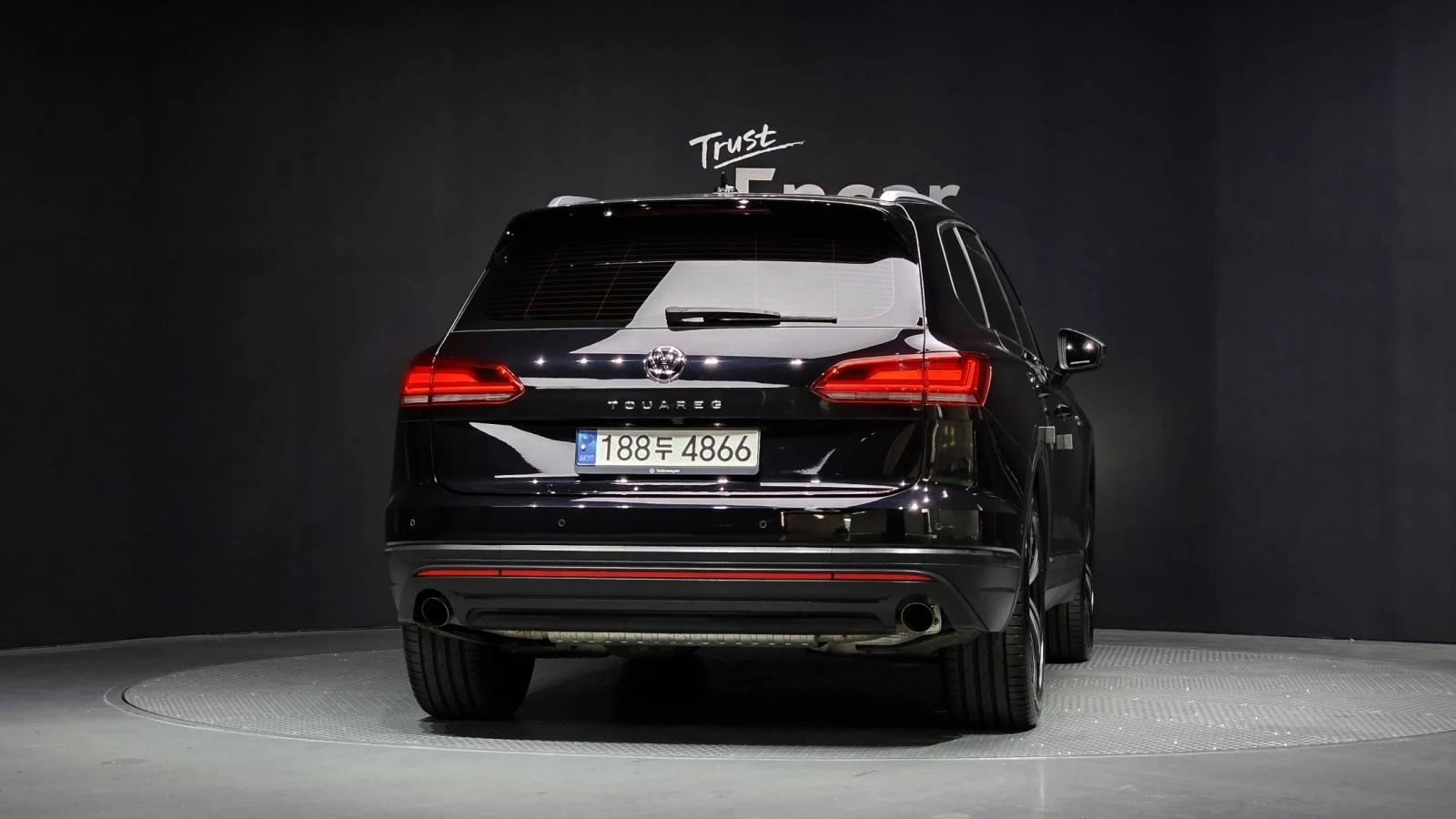 VW Touareg PREMIUM* 3.0* TDI* 360* КАМЕРИ* ПОДГРЕВ* , снимка 4 - Автомобили и джипове - 54785360