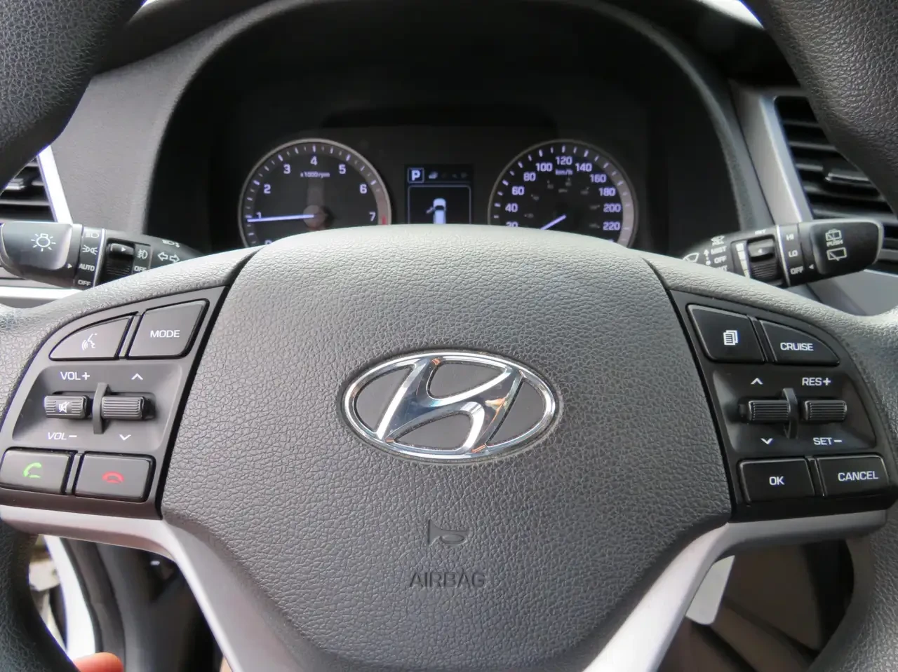 Hyundai Tucson 2.0L AWD w/ CarPlay Camera BLND Heated Seats/ST | Mobile.bg � ����������� 12