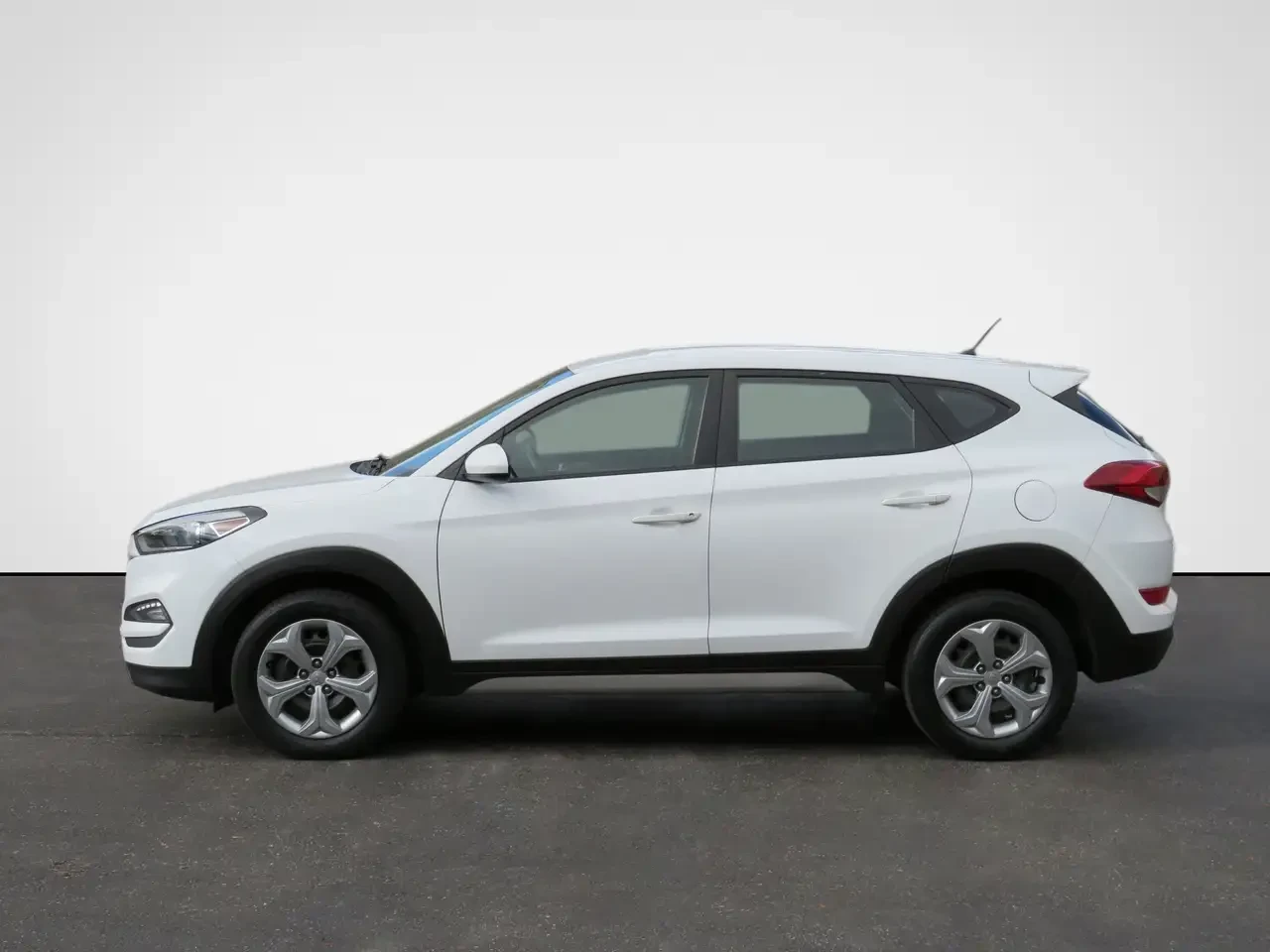 Hyundai Tucson 2.0L AWD w/ CarPlay Camera BLND Heated Seats/ST | Mobile.bg � ����������� 9