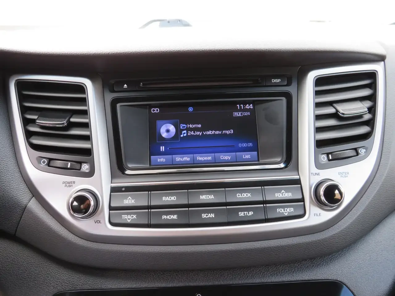 Hyundai Tucson 2.0L AWD w/ CarPlay Camera BLND Heated Seats/ST | Mobile.bg � ����������� 16