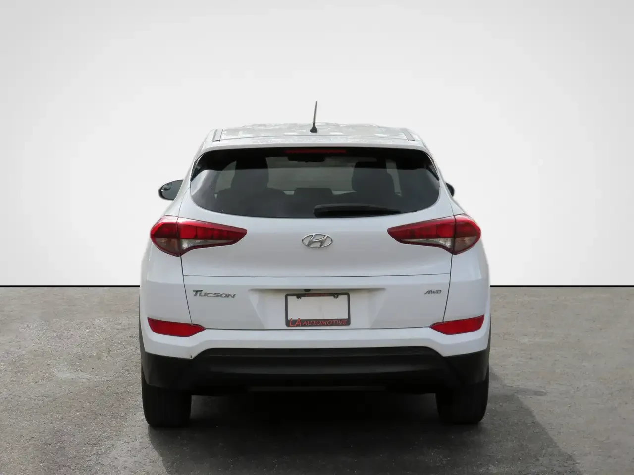 Hyundai Tucson 2.0L AWD w/ CarPlay Camera BLND Heated Seats/ST | Mobile.bg � ����������� 7