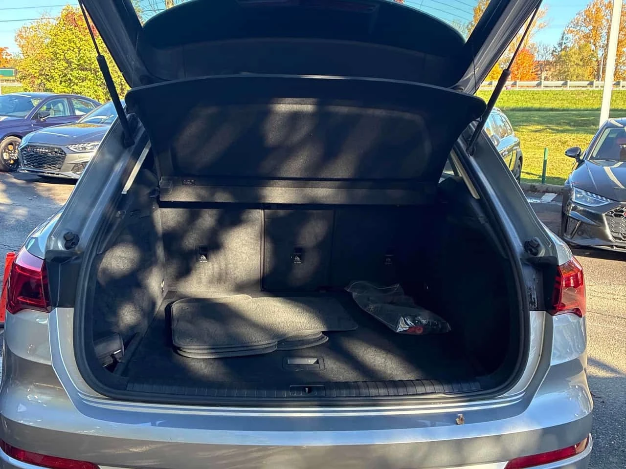 Audi Q3 * Komfort * CARFAX * ���� �� �� | Mobile.bg � ����������� 12