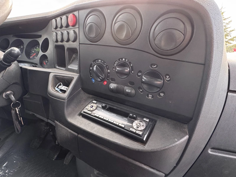 Iveco Daily 35C15 до 3.5т. 4.46м. Клима , снимка 11 - Бусове и автобуси - 48095894