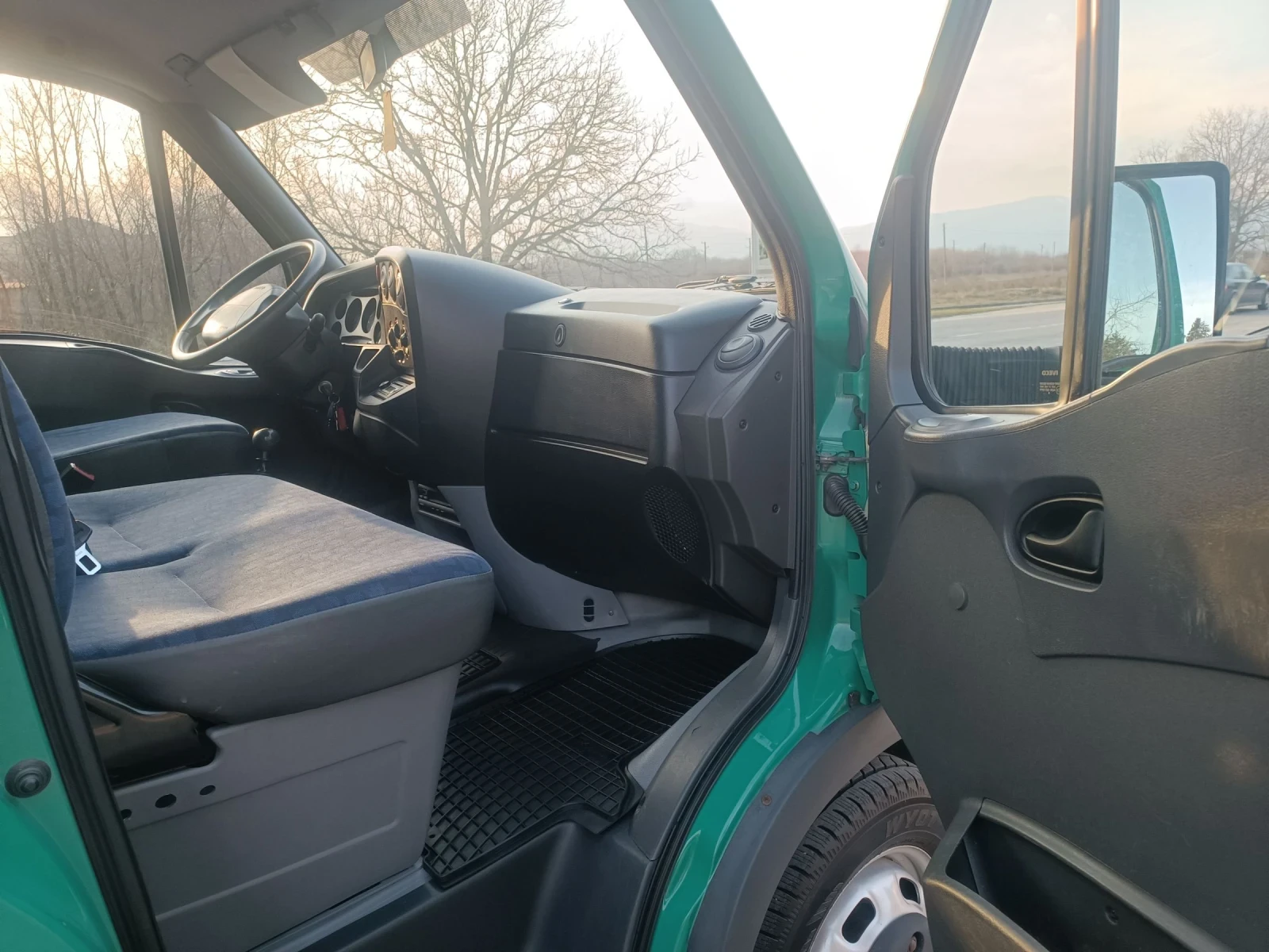 Iveco Daily 40С17 Регистриран Б категория до 3.5т, снимка 10 - Бусове и автобуси - 53710835