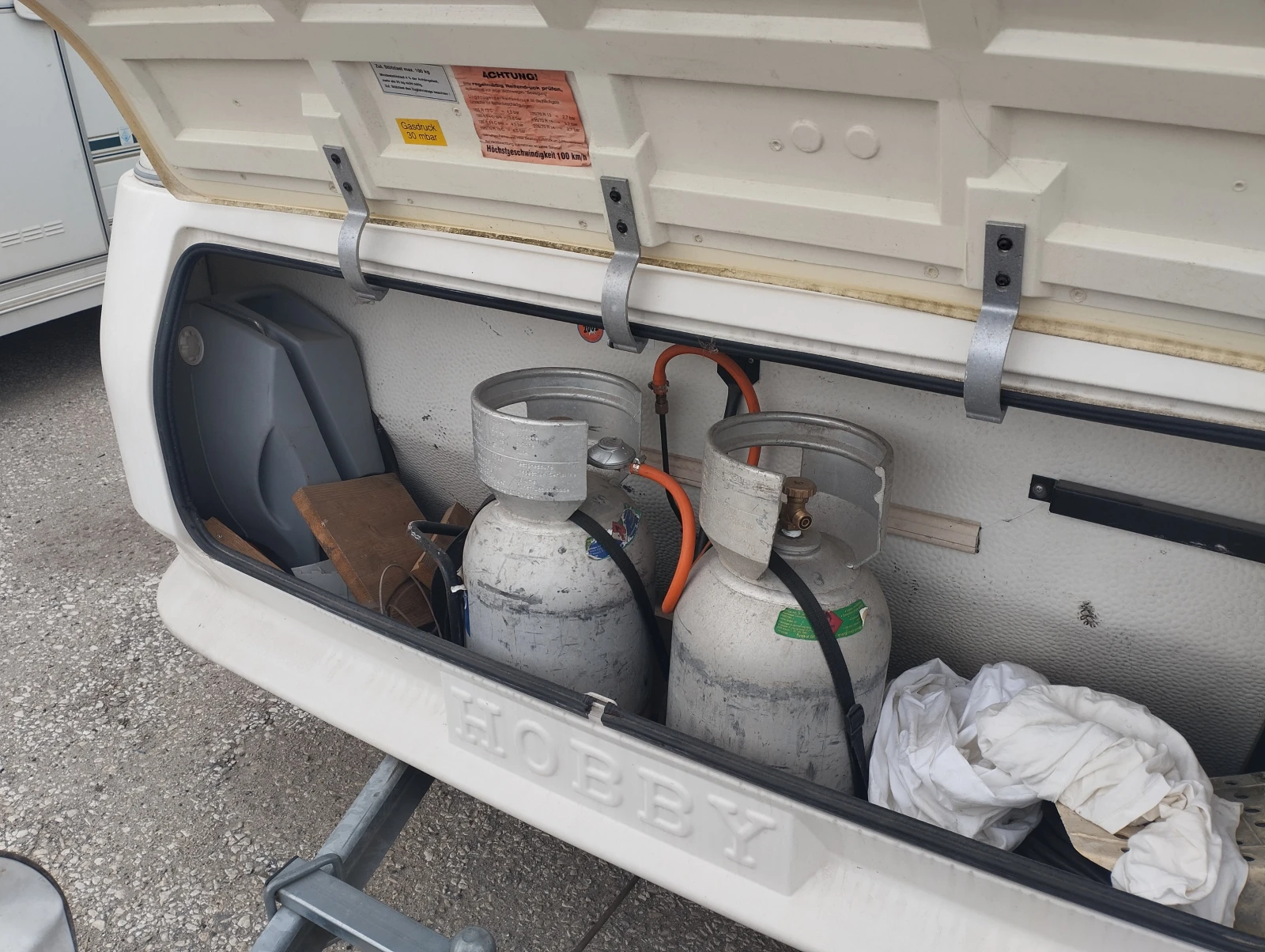 Каравана Hobby, снимка 5 - Каравани и кемпери - 54014394