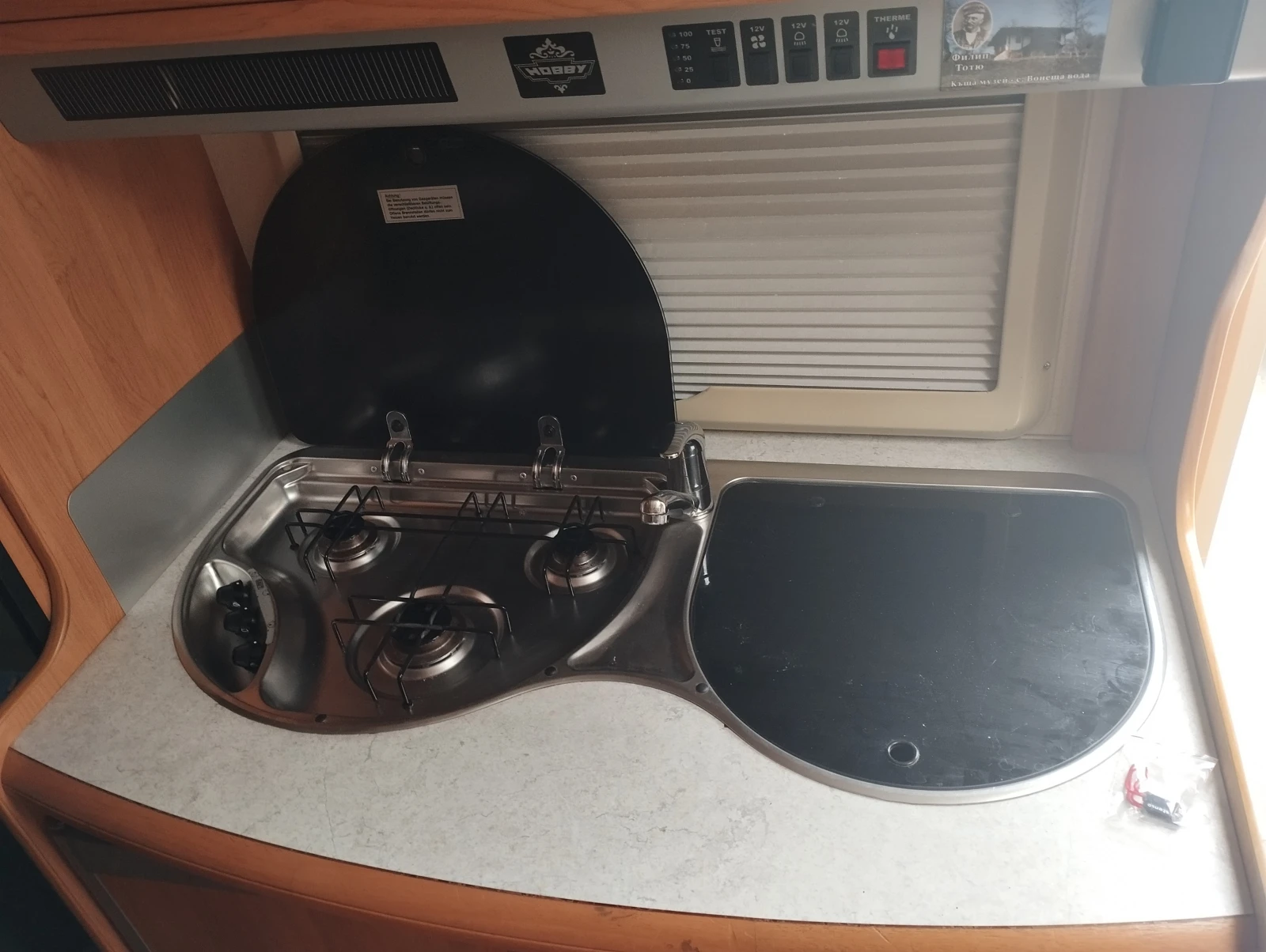 Каравана Hobby, снимка 9 - Каравани и кемпери - 54014394