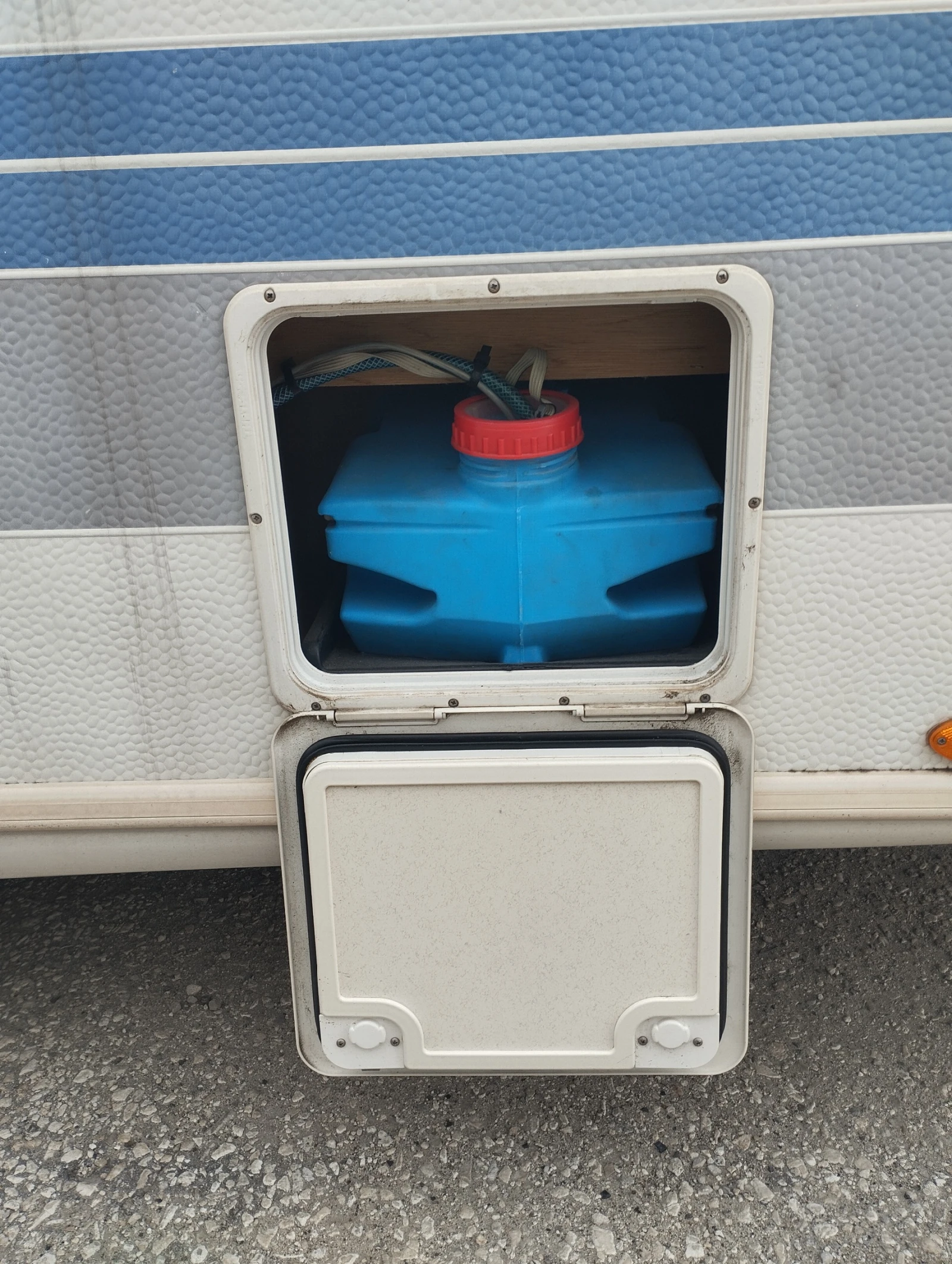 Каравана Hobby, снимка 6 - Каравани и кемпери - 54014394