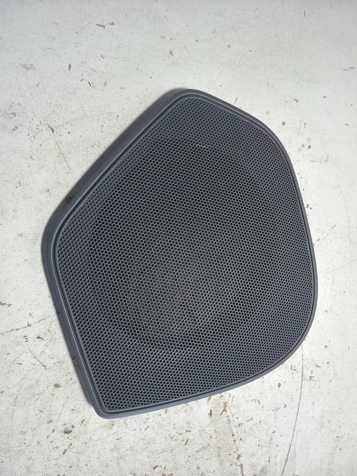 решетка тонколона задна дясна сива 4G8035436 Audi A7